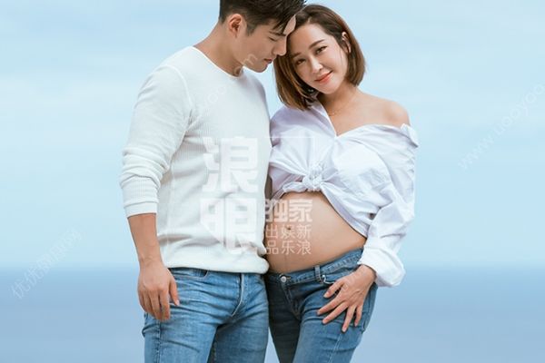 杜若溪孕照，嚴(yán)屹寬親吻孕肚超幸福(2)