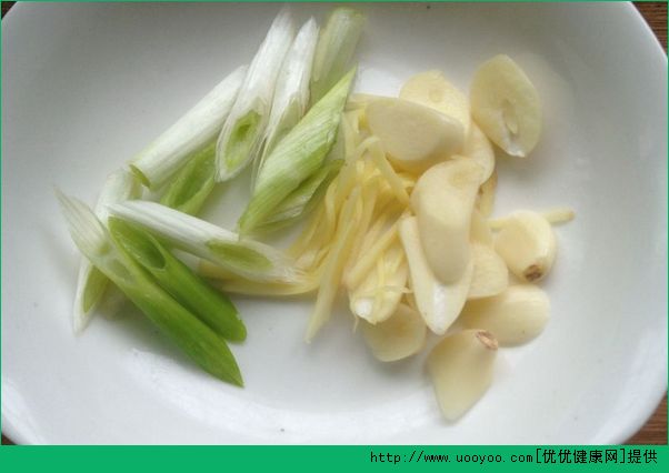 坐月子可以吃蔥姜蒜嗎？月子期間能不能吃蔥姜蒜？(4)