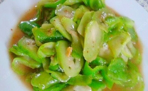 絲瓜和青椒能一起炒嗎？青椒炒絲瓜的做法(2)