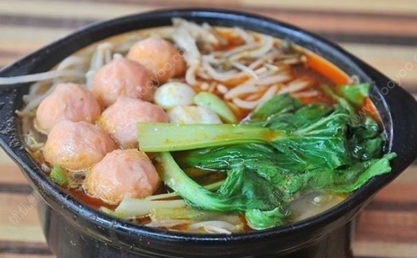過橋米線是哪個(gè)地方的小吃？過橋米線怎么吃？(1)