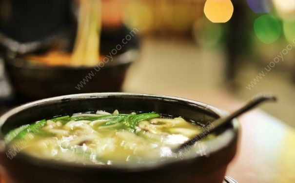 過橋米線是哪個(gè)地方的小吃？過橋米線怎么吃？(2)