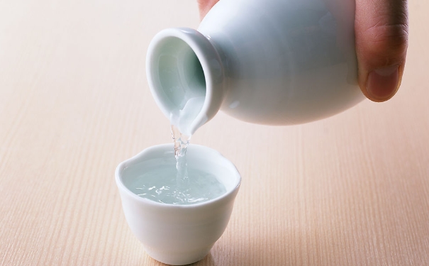 怎么看酒是不是真的？茅臺(tái)酒如何辨別真假？(1)