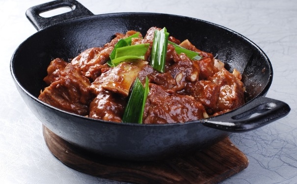 鐵鍋炒菜可以補(bǔ)鐵嗎？哪些家常食物可以補(bǔ)鐵？(1)
