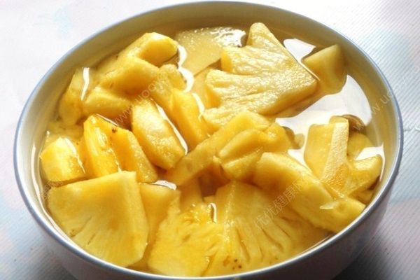 為什么要用鹽水泡菠蘿？鹽水泡菠蘿有什么好處？(1)