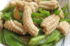 西芹魷魚花的做法？西芹魷魚花怎么做？[圖]