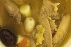 產(chǎn)后燉雞湯怎么做好喝又營養(yǎng)？月子餐燉雞湯的家常做法[圖]
