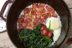 臘肉煲仔飯?jiān)趺醋觯颗D肉煲仔飯的做法[圖]