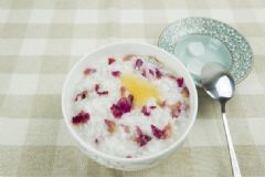 玫瑰花粥的做法是怎樣的？玫瑰花粥怎么做？[圖]