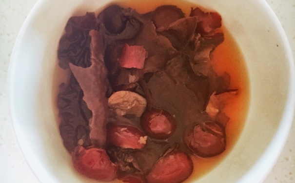 黑木耳紅棗湯可以豐胸嗎？黑木耳紅棗湯怎么做？(1)
