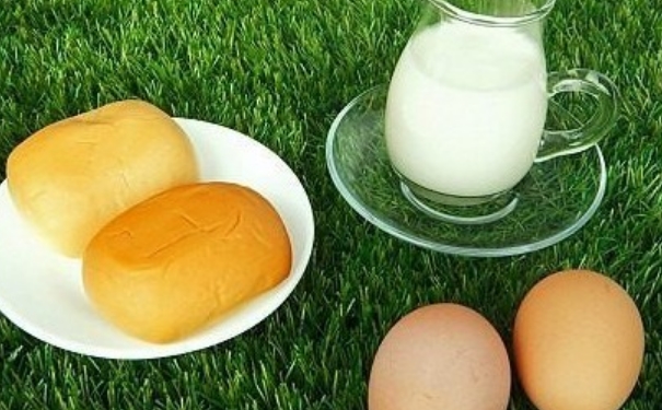 喝豆?jié){可以吃雞蛋嗎？豆?jié){可以和雞蛋同食嗎？(1)