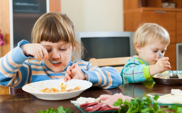 寶寶輔食過(guò)敏什么癥狀？寶寶吃輔食過(guò)敏的癥狀？(1)