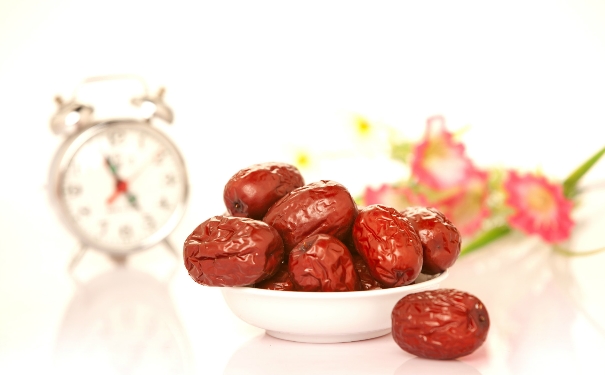 紅棗有哪些營養(yǎng)價值？紅棗真的可以補血活血嗎？(1)