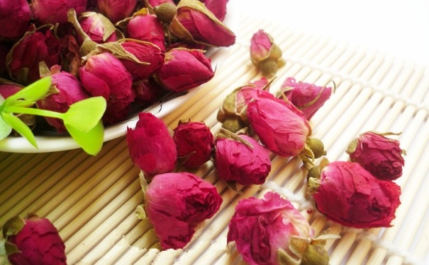 玫瑰花茶晚上能喝嗎？玫瑰花茶晚上喝有什么好處？(1)