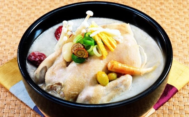 雞肉和雞湯哪個更有營養(yǎng)？什么人不宜喝雞湯？(1)