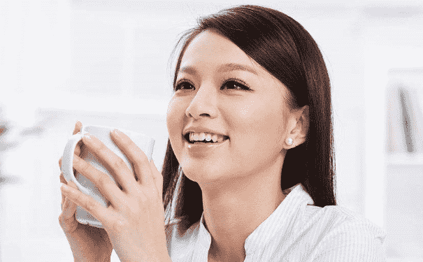 在辦公室怎么給肌膚補(bǔ)水？辦公室白領(lǐng)如何有效補(bǔ)水？(1)