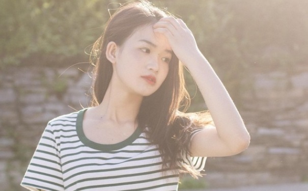 嘴唇上面鼻子下面發(fā)黑是怎么回事？為什么嘴巴上面是黑色的？(1)