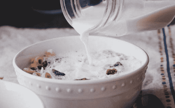 寶寶吃輔食有哪些注意事項(xiàng)？哪些食物適合當(dāng)寶寶輔食？(1)