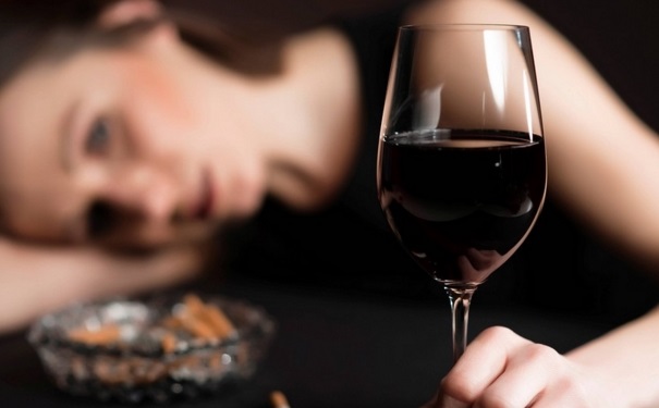 女人喝葡萄酒的好處是什么？什么時候喝葡萄酒最養(yǎng)生？(1)