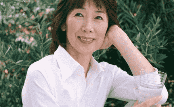 女性更年期的注意事項(xiàng)有哪些？女人吃什么可有效延緩更年期？(1)