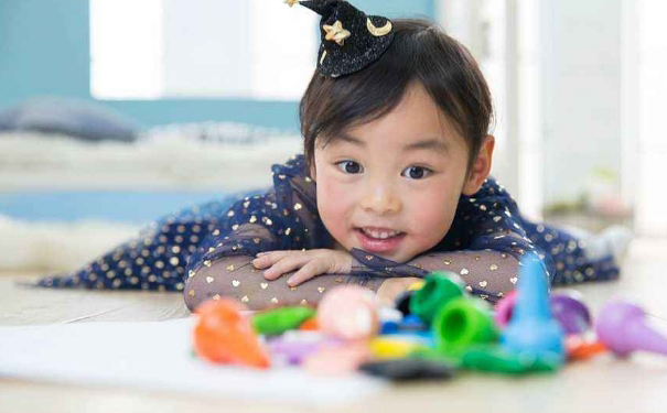 小兒口吃主要有哪些類型？嬰幼兒撫觸安排在什么時(shí)候？(1)