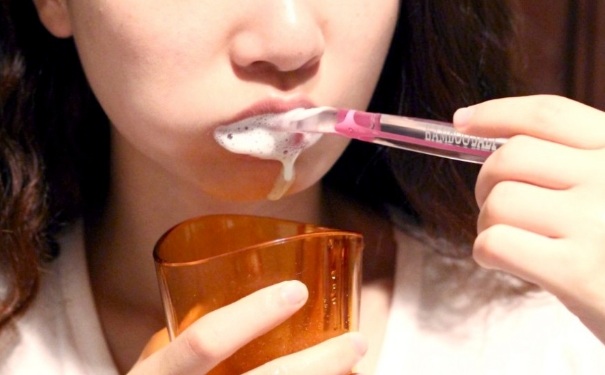 坐月子不能刷牙嗎？你是怎么坐月子的？(1)