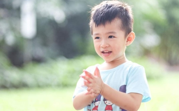 寶寶成長(zhǎng)過程是怎樣變化的？寶寶夜驚是因?yàn)槿扁}嗎？(1)