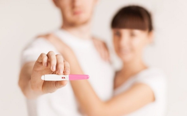 女性驗(yàn)孕的方法什么時(shí)間檢測最準(zhǔn)？女性孕早期會有什么反應(yīng)？(1)