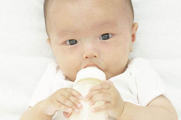 嬰兒吃奶后打嗝怎么辦？如何預(yù)防嬰兒吃奶后打嗝？(2)