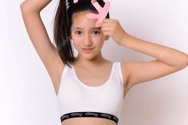 14歲女孩乳房發(fā)育了嗎？正常14歲女生胸部有多大？(1)