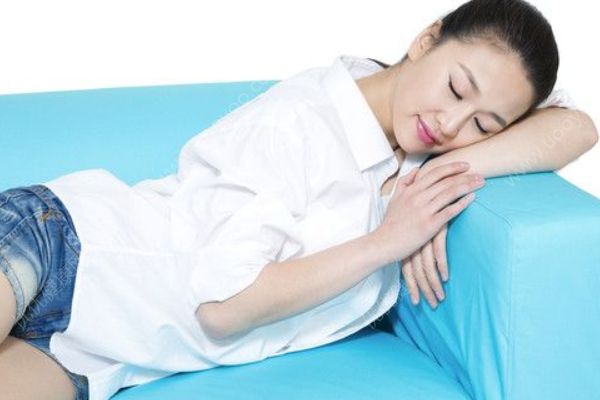 穿什么顏色的衣服有助于抗衰老？穿對衣服讓你有年輕的感覺(3)
