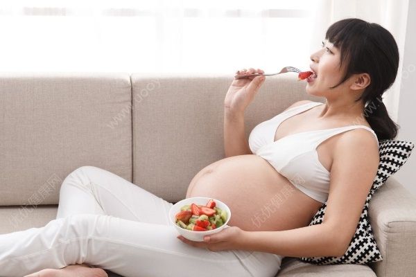 孕婦吃橙子好處多，適合孕婦食用的水果有哪些？(3)