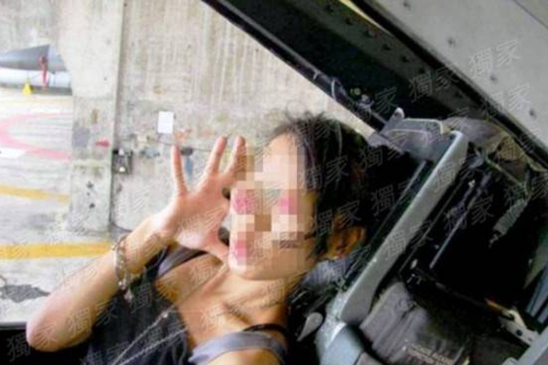 臺(tái)灣辣妹軍機(jī)嘟嘴拍照，女孩變女神只有一步之遙(1)