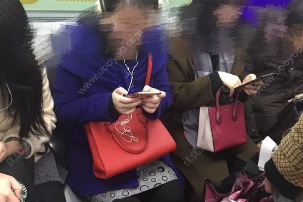 孕婦吐槽地鐵無人讓座，連照顧專座都不放過(2)
