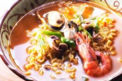 方便面是泡著吃還是煮著吃？方便面怎么吃營養(yǎng)？[圖]
