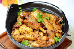 麻辣芋頭雞怎么做好吃？麻辣芋頭雞的做法[圖]