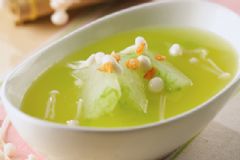金針菇和冬瓜能熬湯嗎？冬瓜和金針菇一起吃好嗎？[多圖]