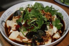 皮蛋拌豆腐怎么做？皮蛋拌豆腐的做法介紹[多圖]
