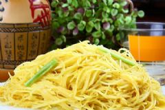 鴨蛋黃炒土豆絲怎么做？鴨蛋黃炒土豆絲的做法[多圖]