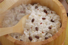 蒸飯要放多少水？蒸飯?jiān)趺醋龊贸?？[多圖]