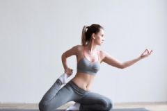 女生經(jīng)常練習(xí)瑜伽有什么好處？如何鍛煉瑜伽能塑身減肥？[圖]