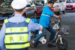 外賣小哥交通新規(guī)，天天吃外賣好不好？[多圖]