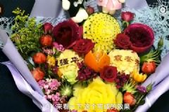 男子將水果雕成一束鮮花送老婆，雕刻的水果鮮花可以吃嗎？[多圖]
