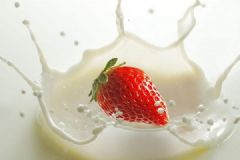 草莓和牛奶一起吃有哪些好處？草莓牛奶搭配營養(yǎng)好！[多圖]