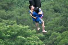 蹦極可以兩個人一起跳么？兩個人蹦極有哪些要求？[多圖]
