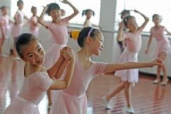 女孩學(xué)跳舞還是畫畫好？學(xué)跳舞和學(xué)畫畫哪個好？[多圖]