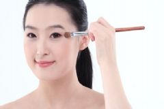 脂肪粒跟眼霜有關(guān)系嗎？長(zhǎng)了脂肪粒還能用眼霜嗎？[圖]