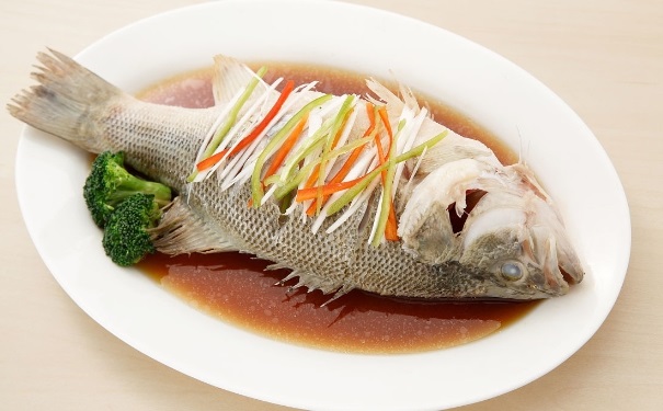 清蒸鱸魚要蒸多久？清蒸鱸魚的怎么做好吃？(1)