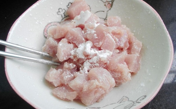 炒菜怎樣是肉片變嫩？怎樣做讓肉片吃起來更嫩滑？(1)