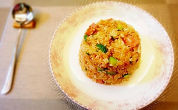 培根炒飯?jiān)趺醋龊贸裕颗喔达埖淖龇ㄓ心男?1)
