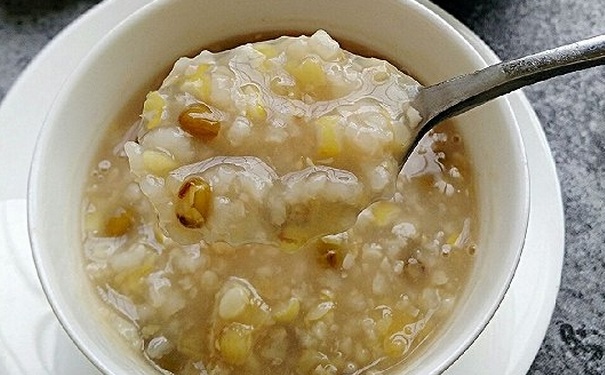 玉米綠豆粥的做法是怎樣的？玉米綠豆粥怎么做？(1)